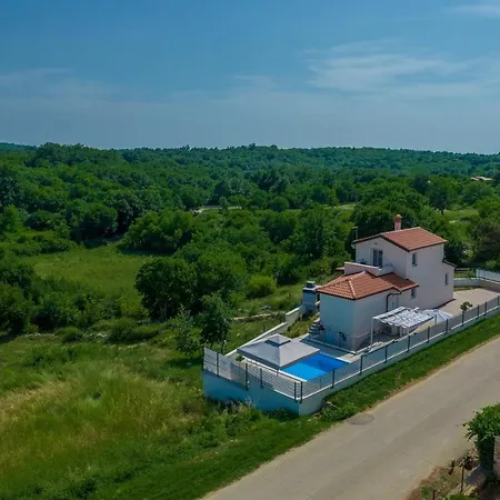 Angelina Villa
